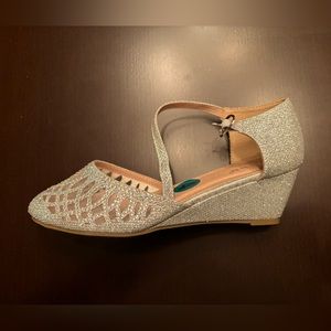 Almost new girl’s silver glitter sandals with heel (kids size 4)